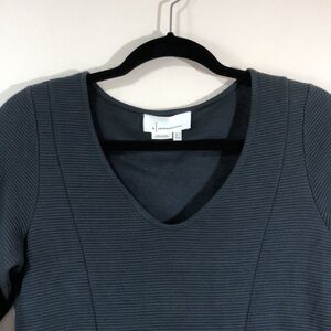 💕2/$20💕Anthropologie V Neck Ribbed Dress. Size 4